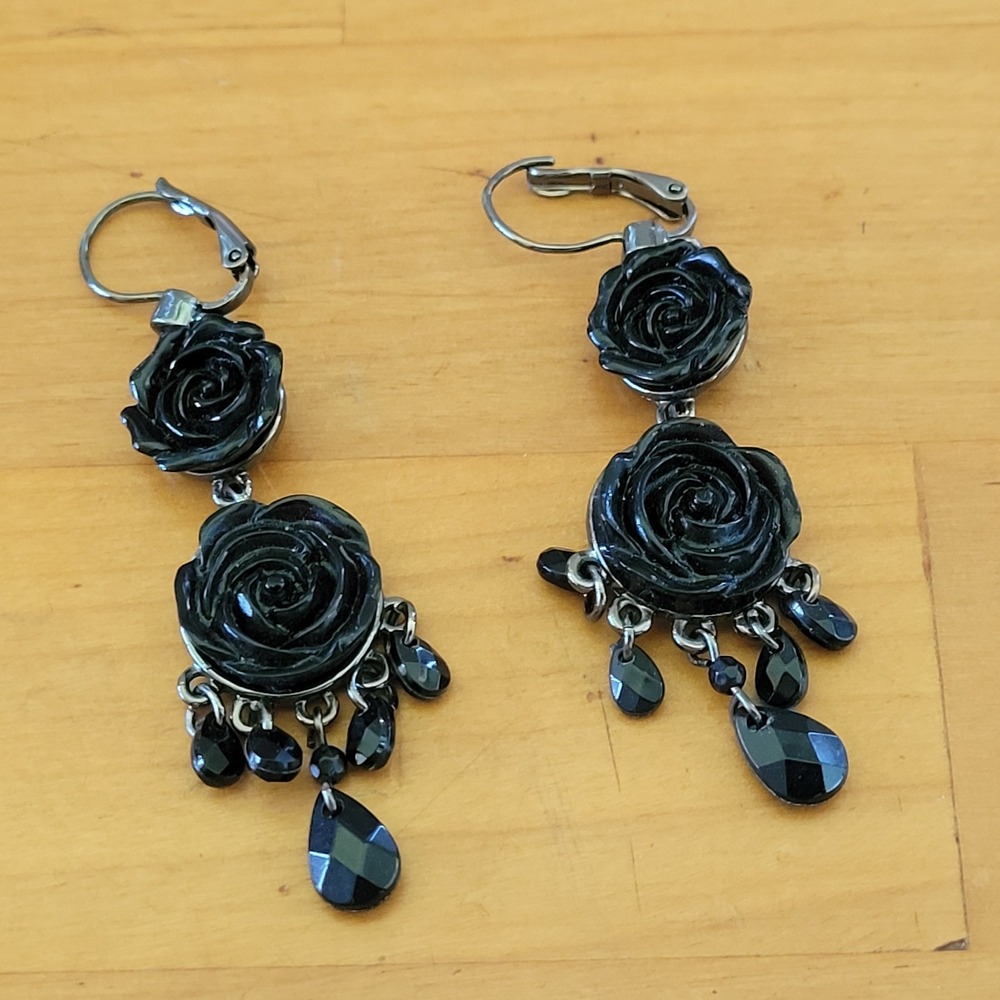Vintage Black Lucite Rose Chandelier Drop Earrings Silver Tone Leverback
